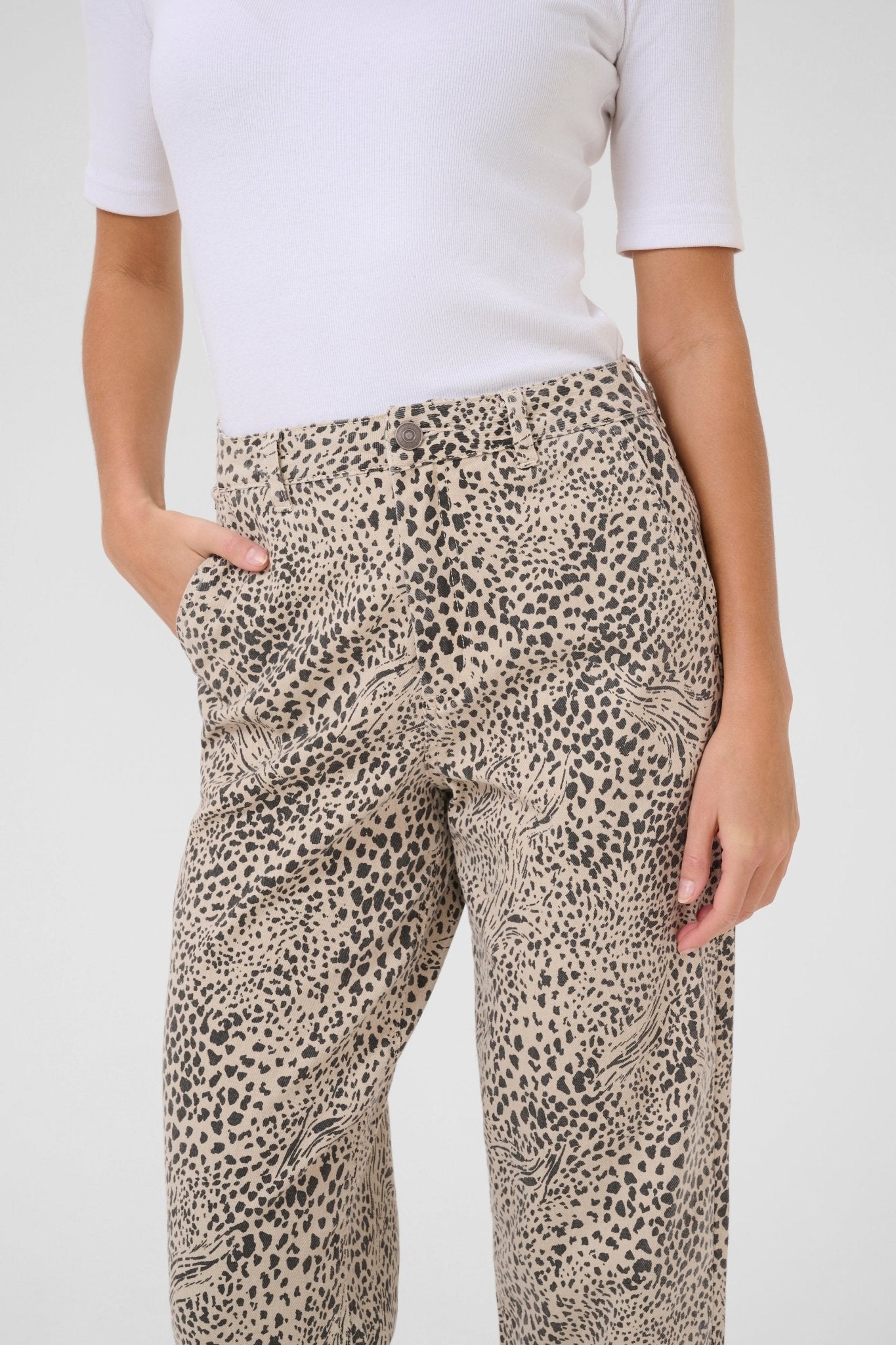 picture of Kaffe KAlisa Cropped Jeans Abstract - Number Two - womens - fashion - clothing - Kaffe 3