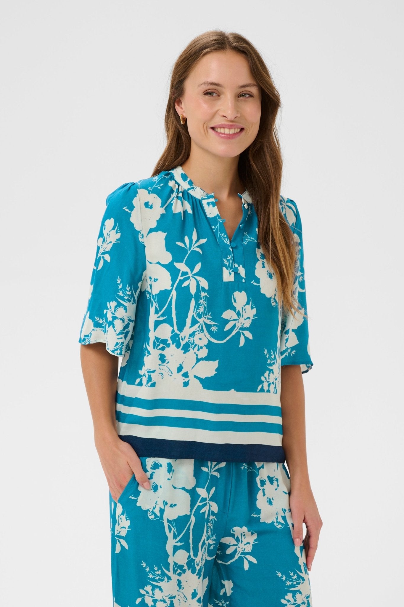 picture of Saint Tropez Rashesa Blouse - Vallarta Blue Flower Bouquet - Number Two - womens - fashion - clothing - Saint Tropez 1