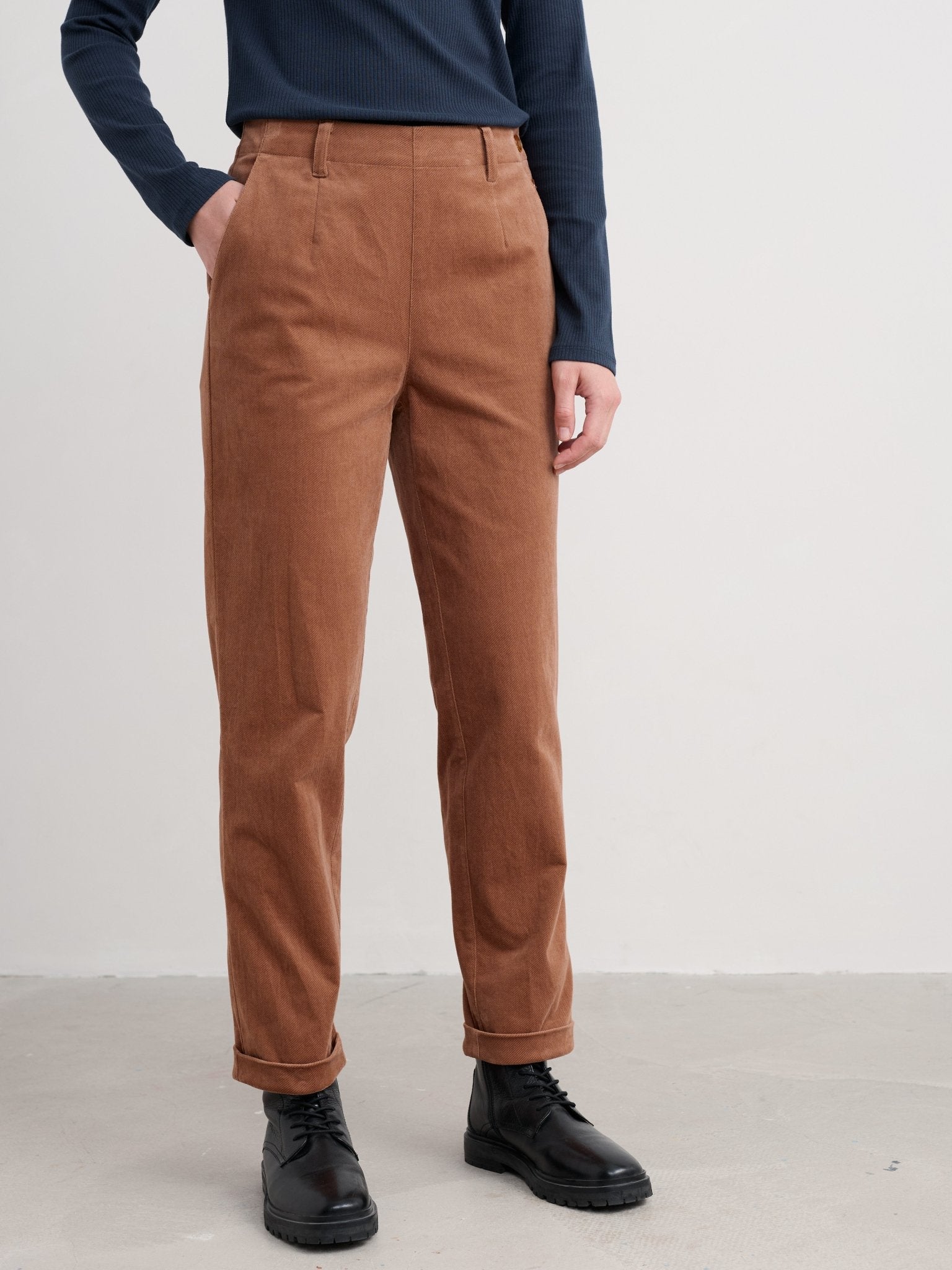 picture of Seasalt Crackington Trousers - Dark Flax - Number Two - womens - fashion - clothing - Seasalt 2