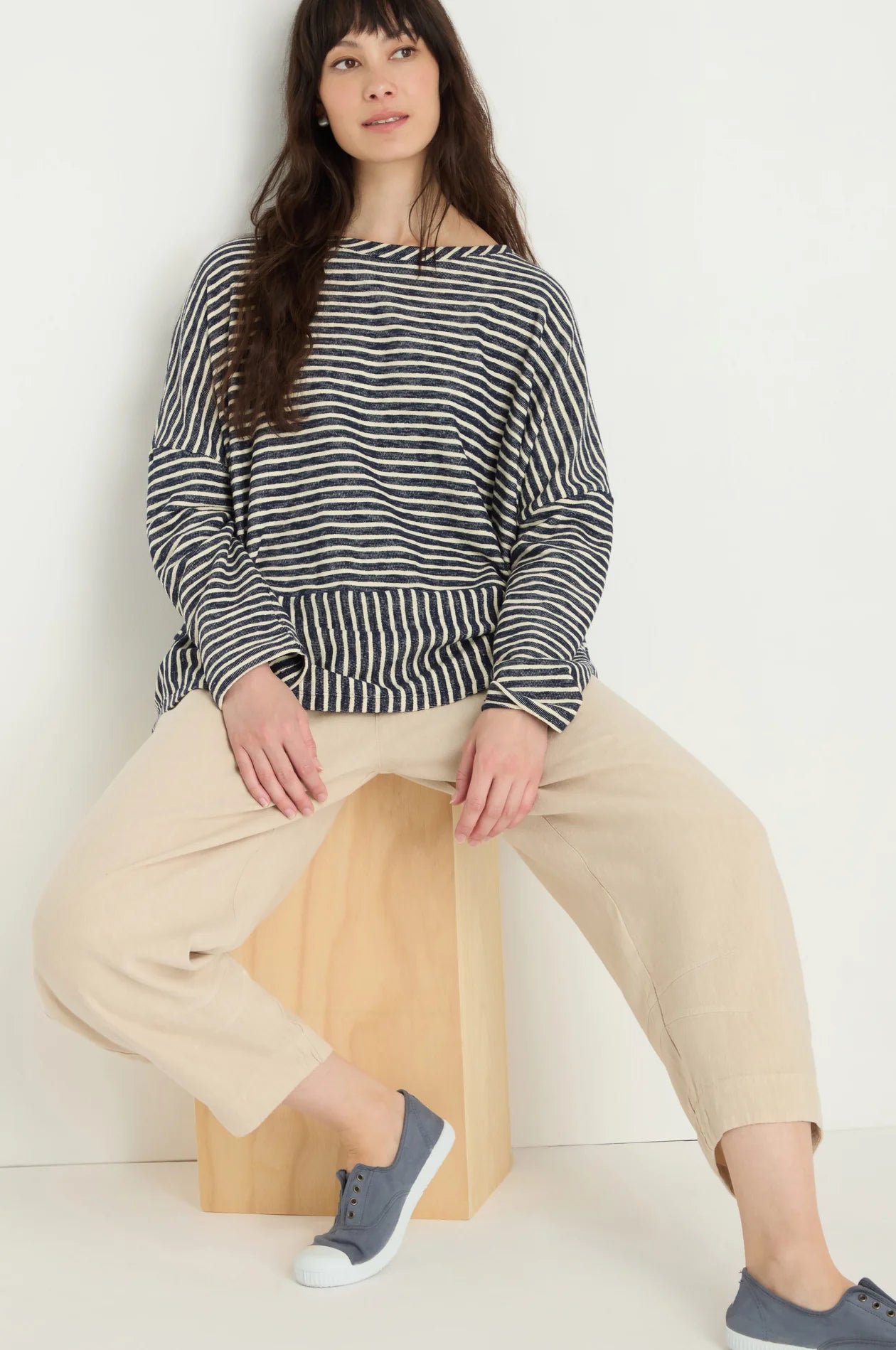 picture of Sahara Twisted Linen Crop Bubble Trouser - Putty/Beige - Number Two - womens - fashion - clothing - Sahara 3