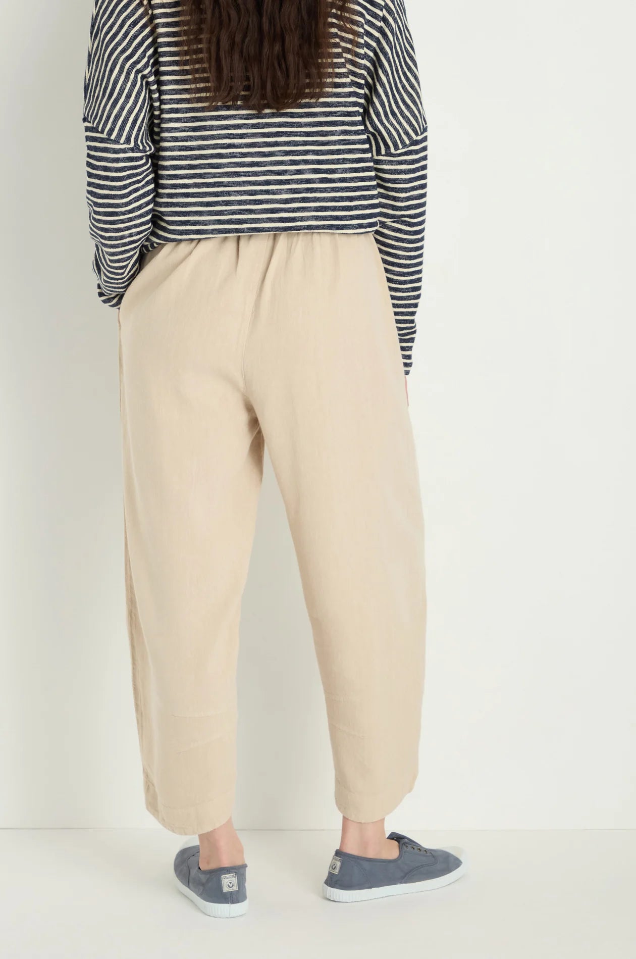 picture of Sahara Twisted Linen Crop Bubble Trouser - Putty/Beige - Number Two - womens - fashion - clothing - Sahara 5