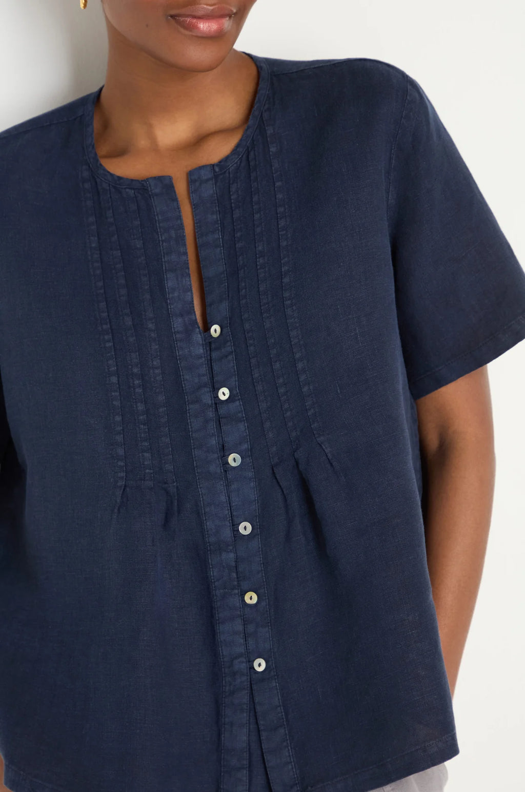 picture of Sahara Linen Pleat Short Sleeve Shirt - Night - Number Two - womens - fashion - clothing - Sahara 3